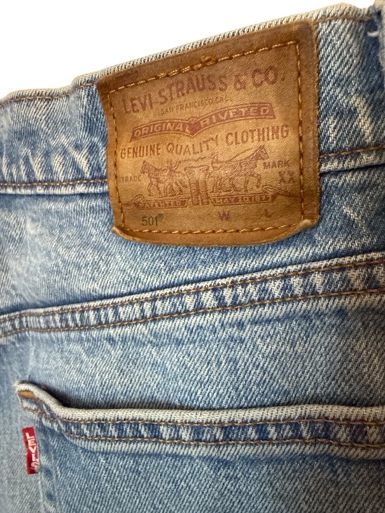 Levi’s 501 Jeans W26 Cropped Straight Leg Light Wash Distressed Vintage Fit - Picture 9 of 9